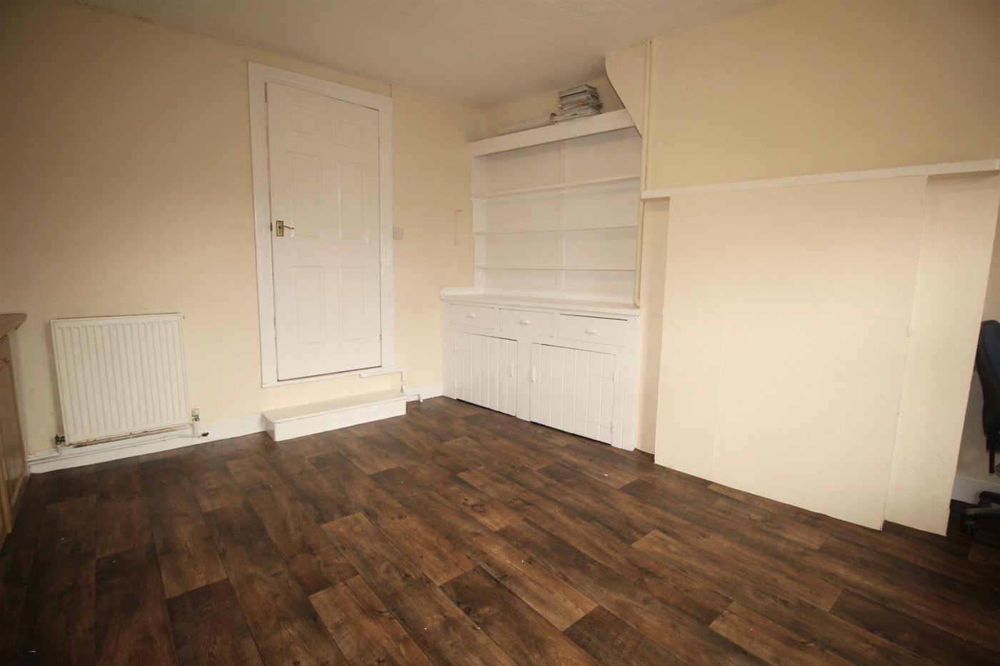 Flat Silver Street in Greater London
