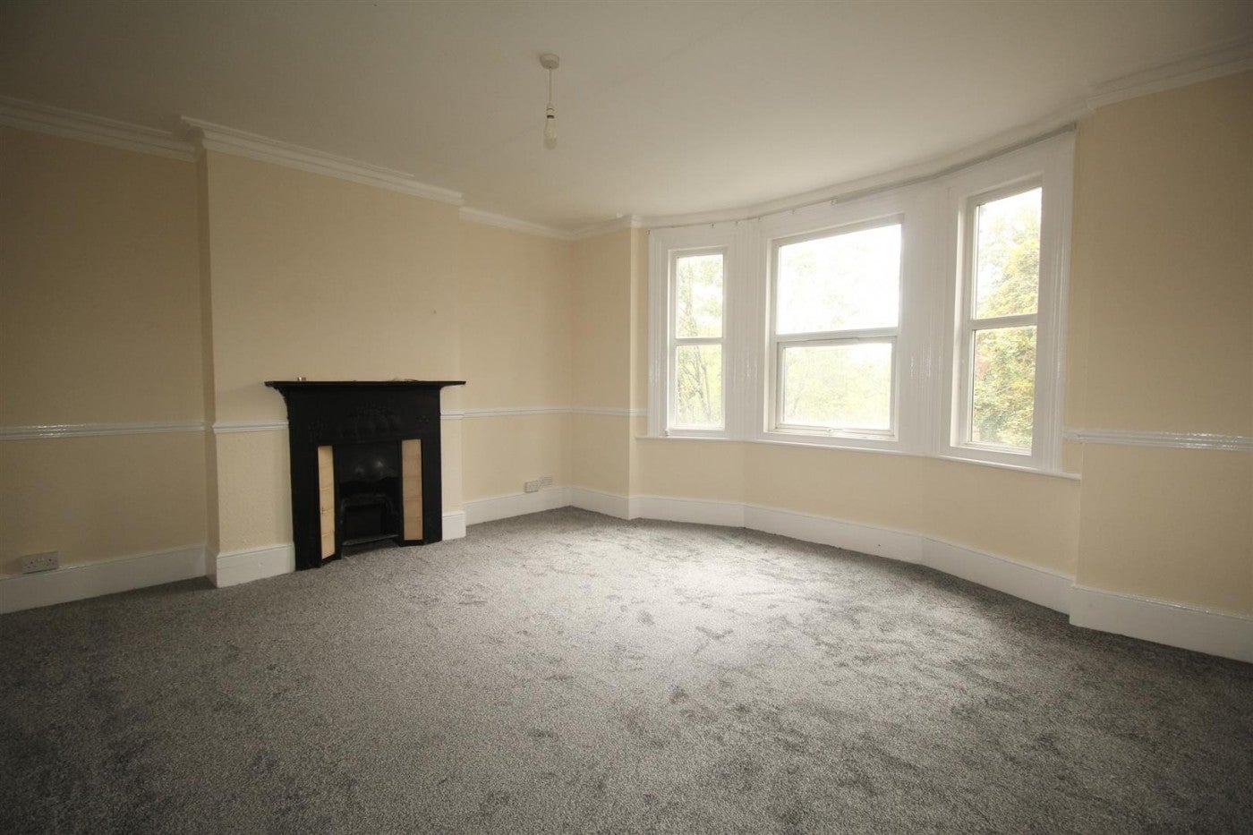 Flat Silver Street in Greater London