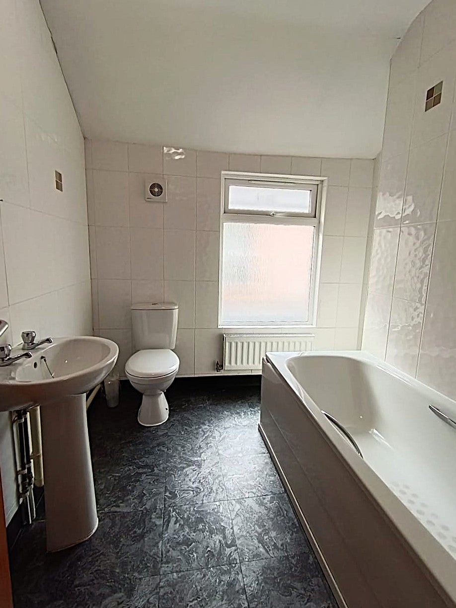 Room Pentrebane Street in Cardiff