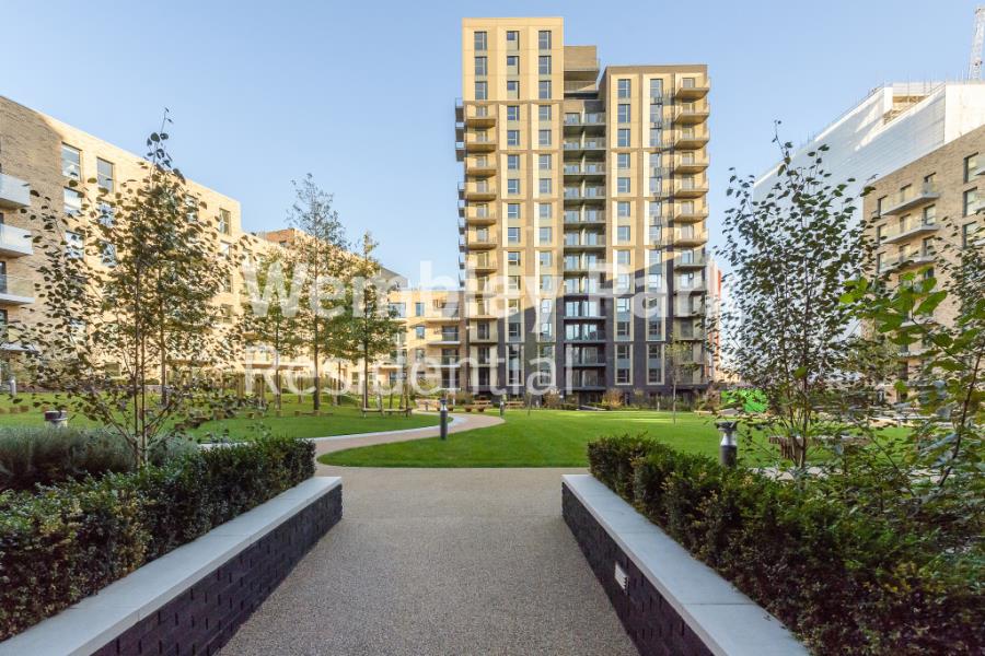 Flat Portal Way in London