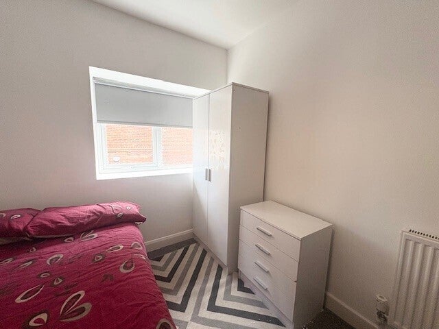 Room Halliwell Road in Bolton