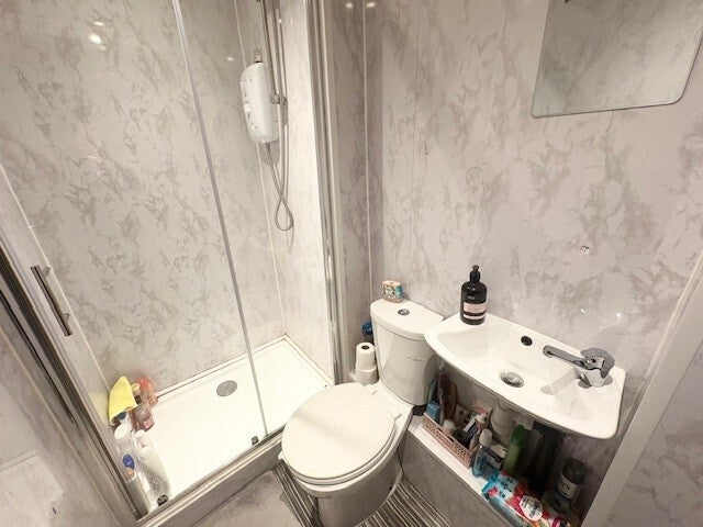 Room Halliwell Road in Bolton