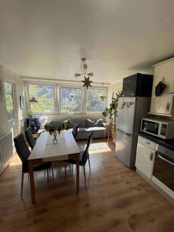Flat Mackenzie Road in Greater London