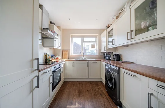 Flat Morris Gardens in Greater London
