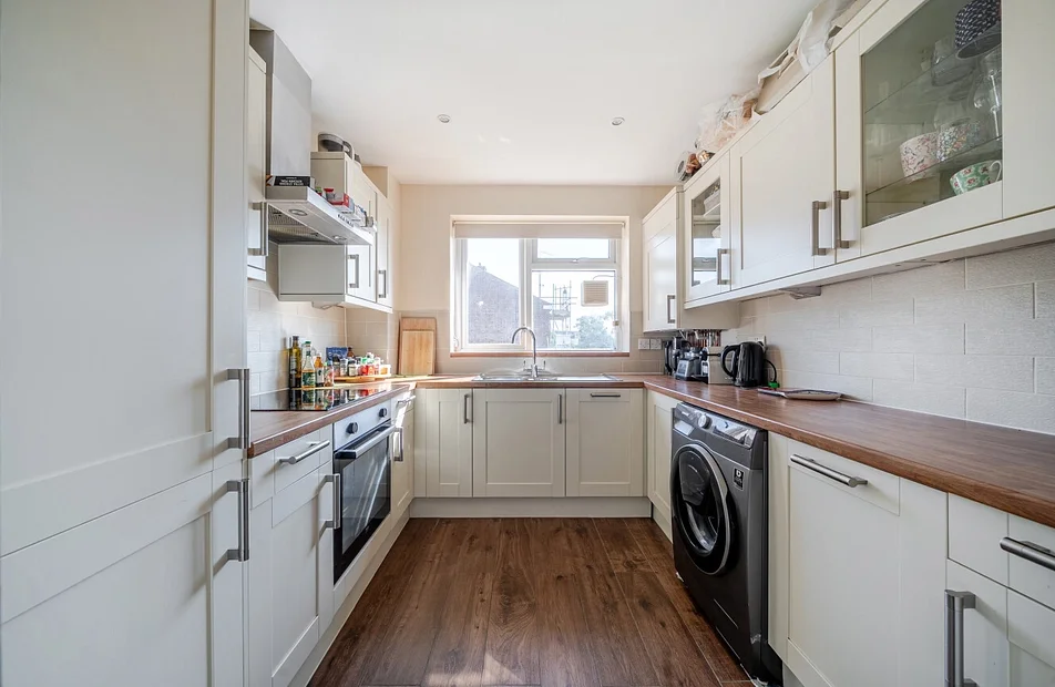 Flat Morris Gardens in Greater London