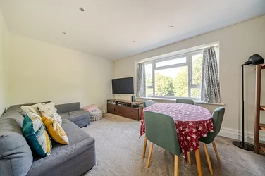Flat Morris Gardens in Greater London