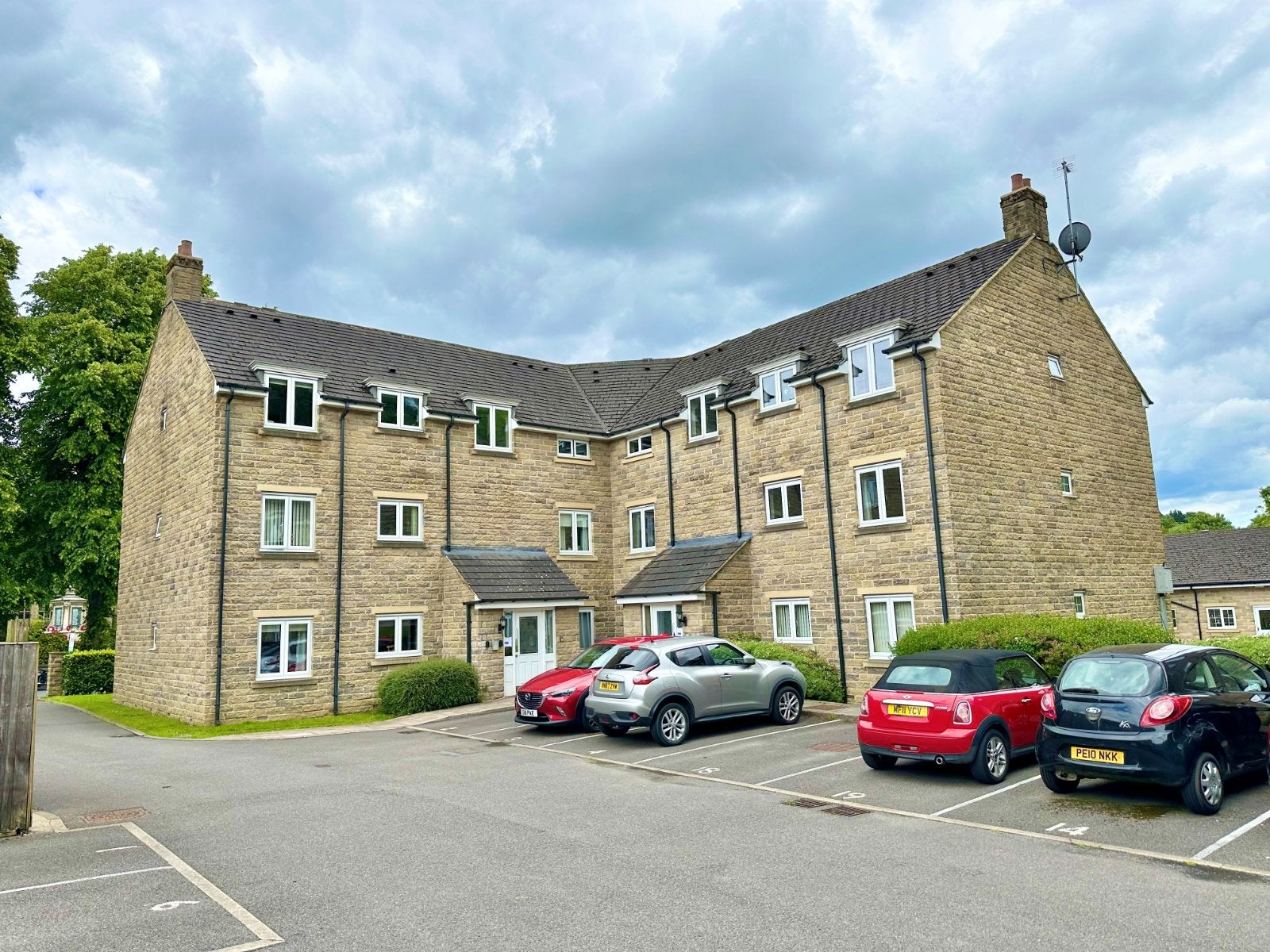 Flat Holborn Court in Bradford