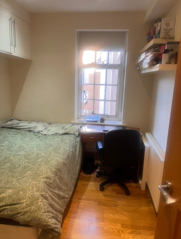 Room Finchley Road in Greater London