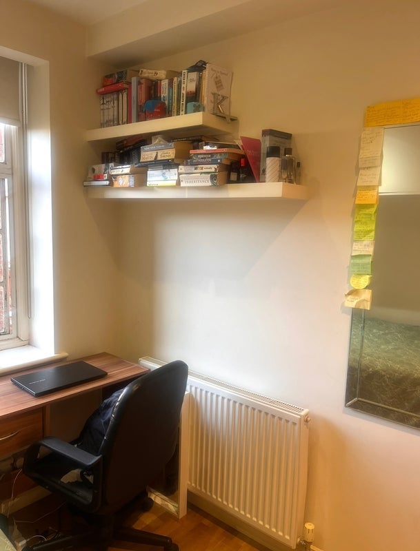 Room Finchley Road in Greater London