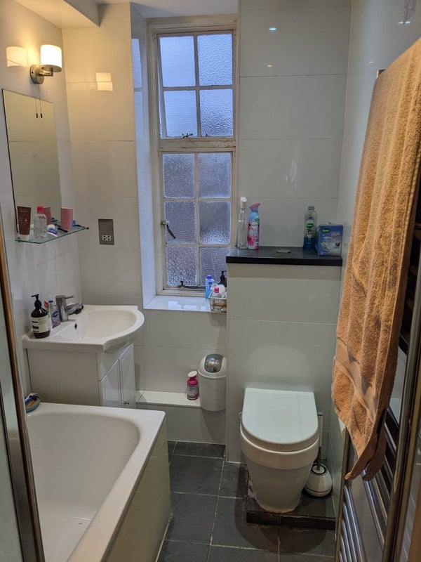 Room Finchley Road in Greater London