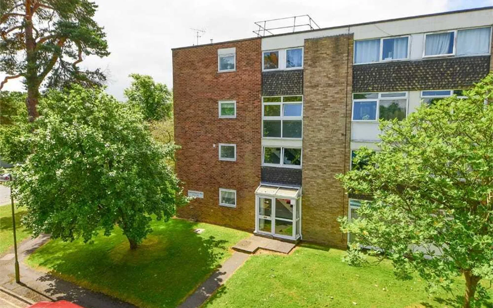 Flat Collingwood Place in Elmbridge