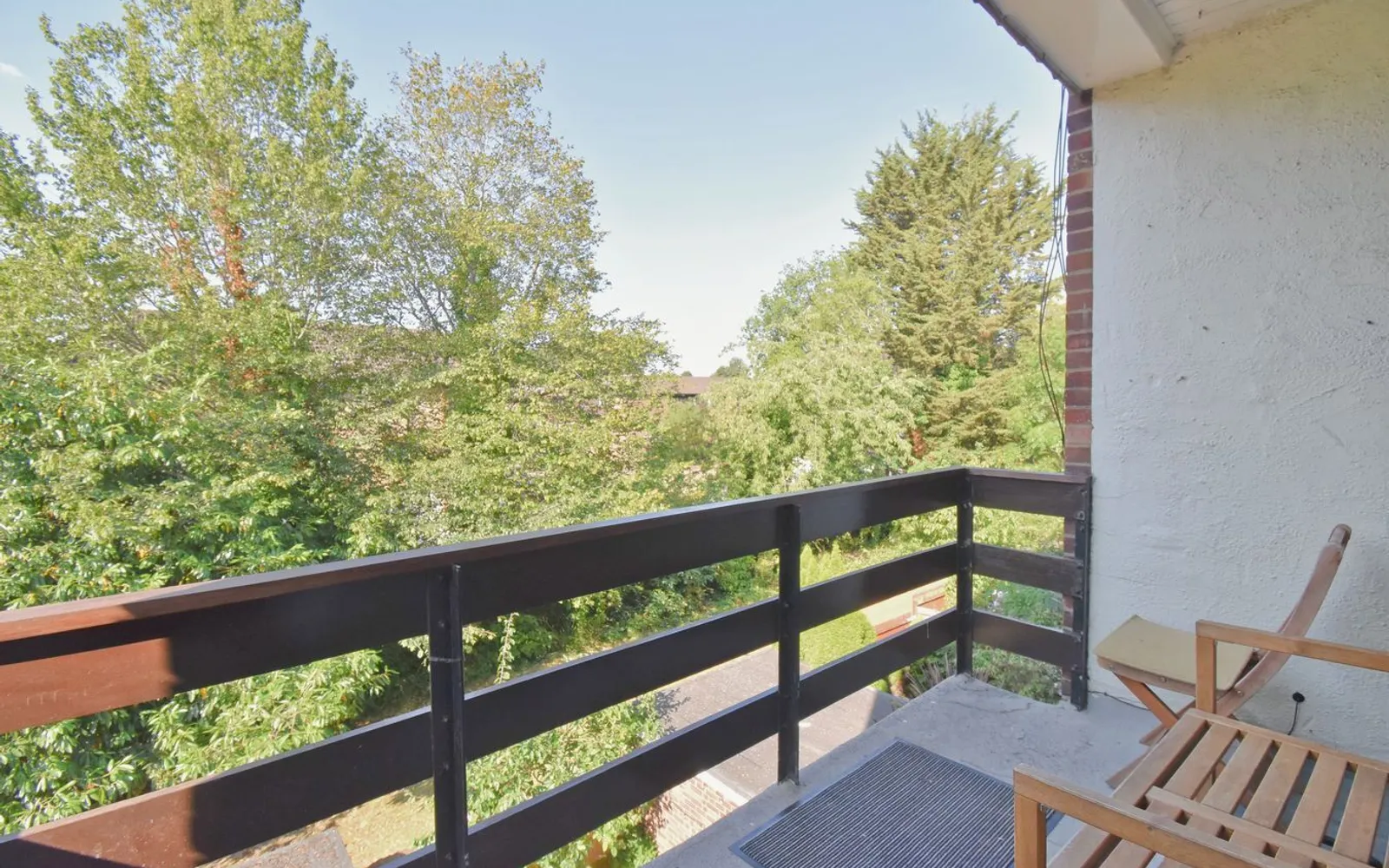 Flat Collingwood Place in Elmbridge