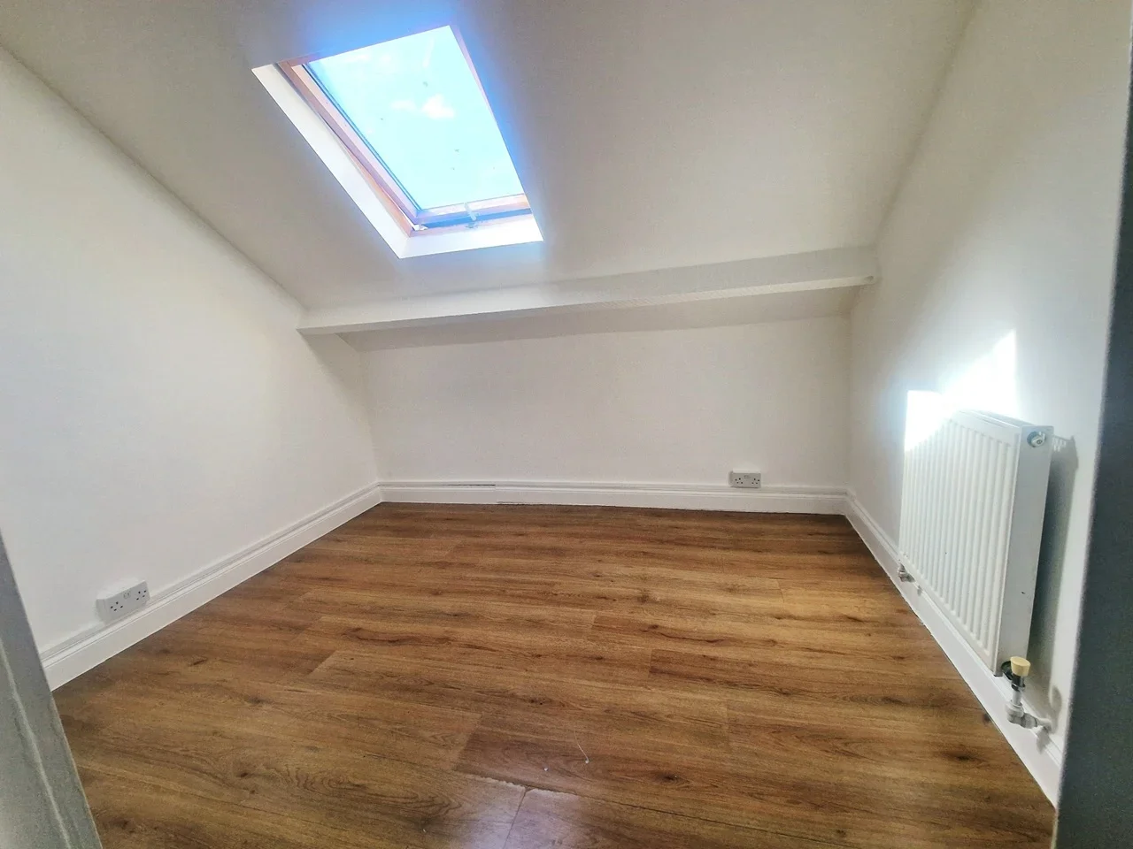 Flat Kingscourt Road in Greater London