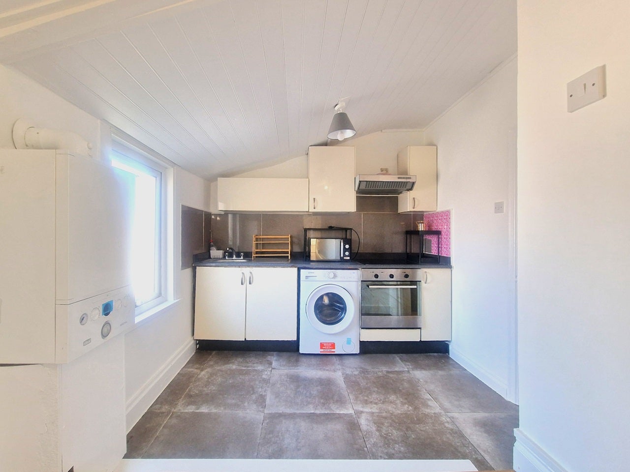 Flat Kingscourt Road in Greater London