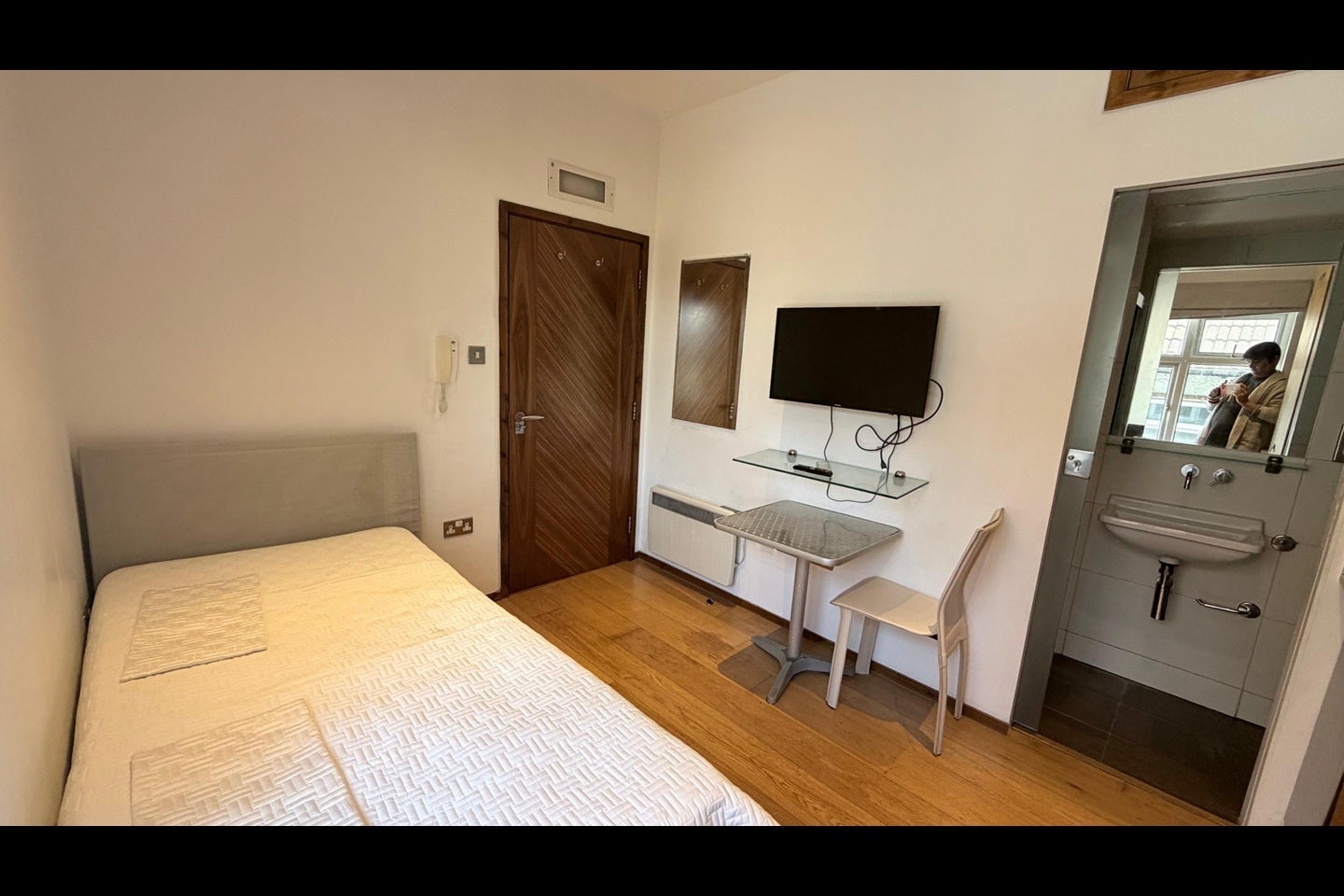 Room Templars Avenue in Greater London