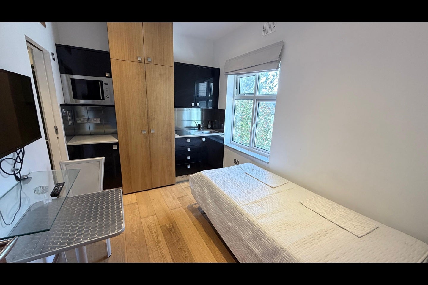 Room Templars Avenue in Greater London