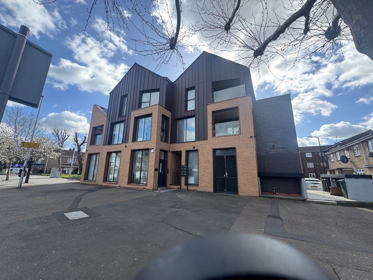 Flat Crownfield Road in Greater London