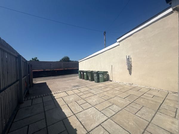 Flat Commercial Street in Bargoed