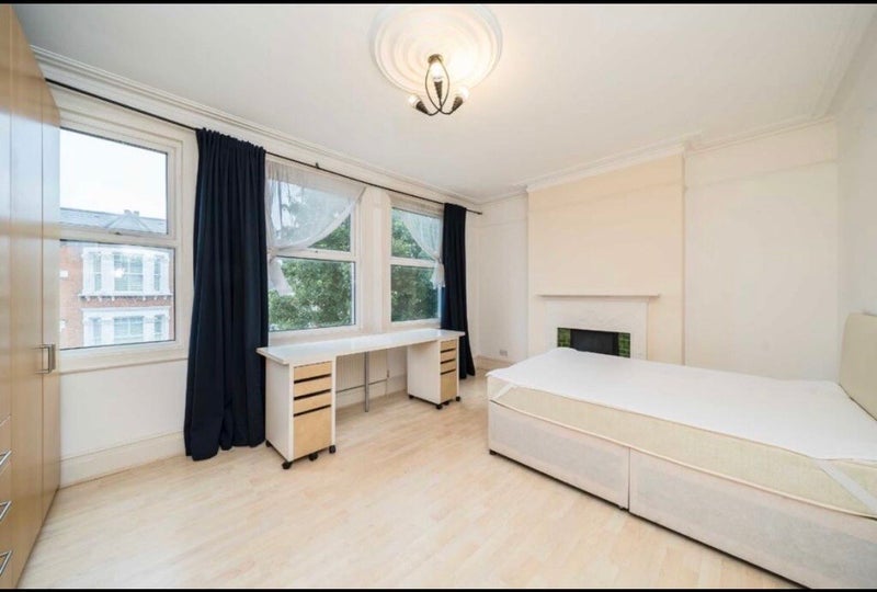 Room Ravenslea Road in Greater London