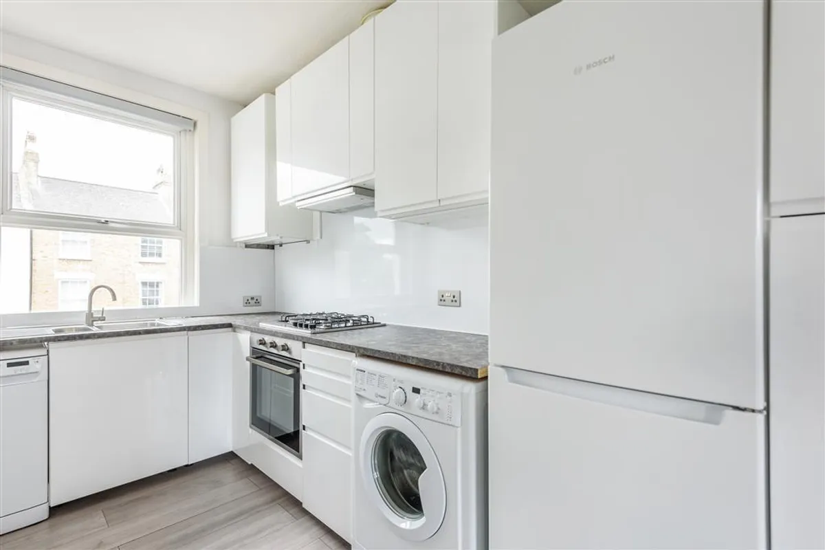 Flat Trinity Road in Greater London