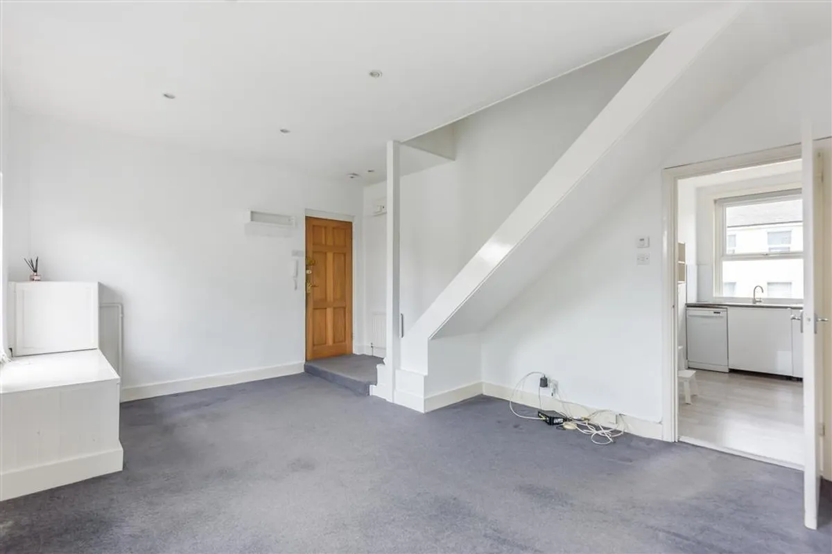 Flat Trinity Road in Greater London