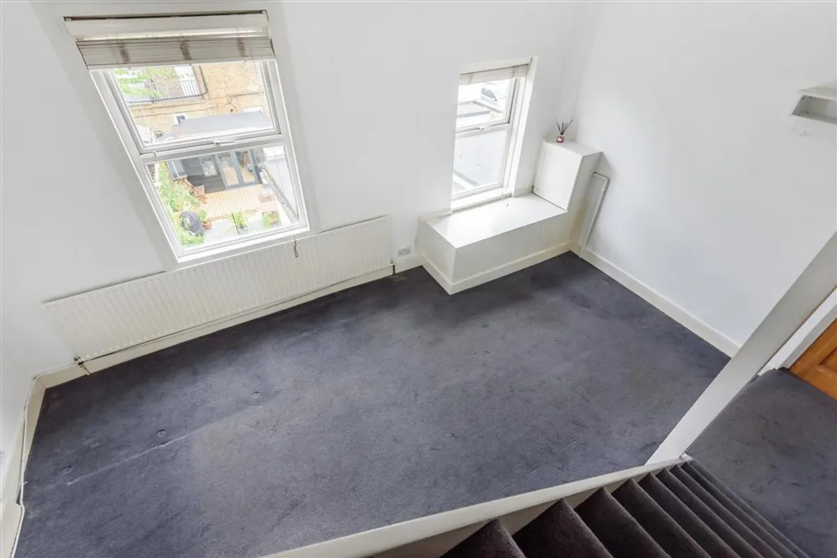 Flat Trinity Road in Greater London