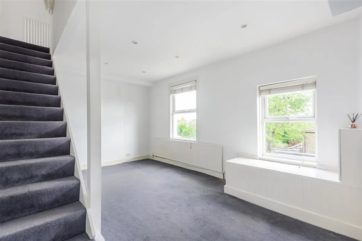 Flat Trinity Road in Greater London