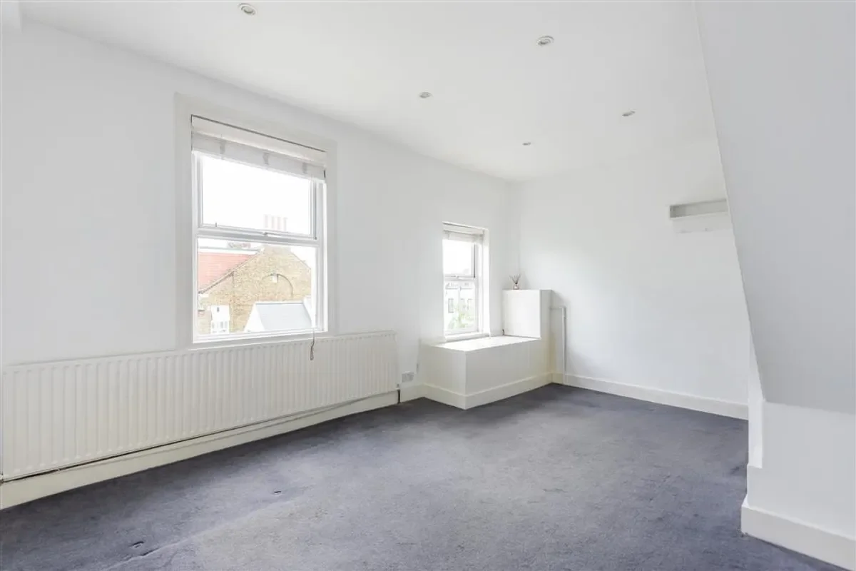 Flat Trinity Road in Greater London