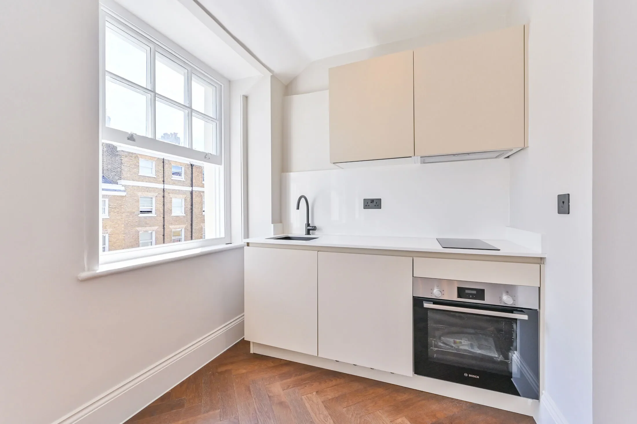 Flat Upper Berkeley Street in City of Westminster
