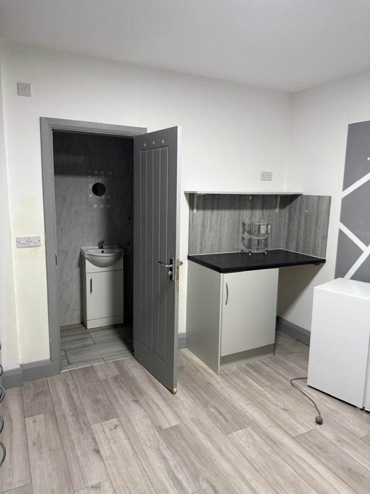 Room Firs Drive in Greater London