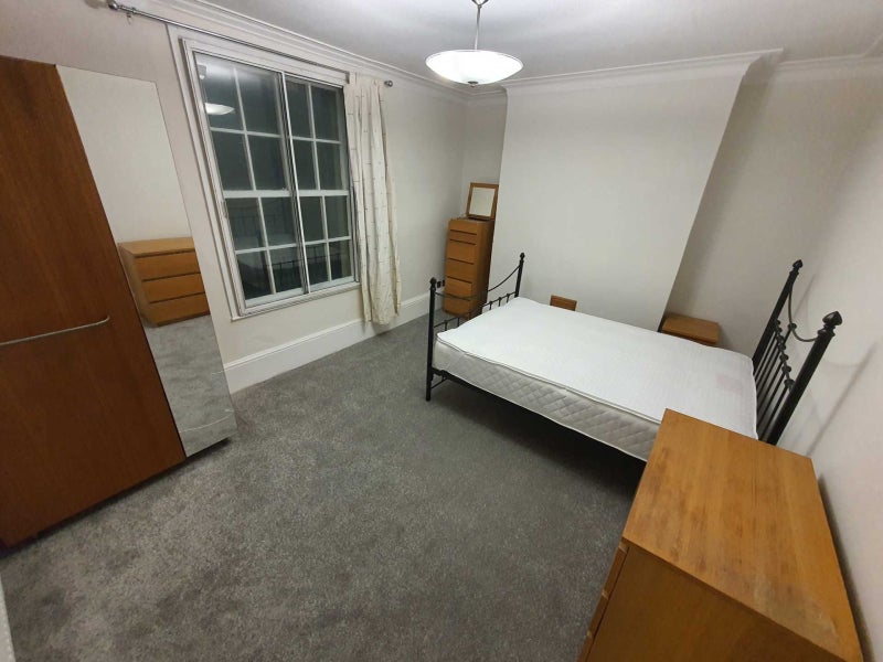 Room Caversham Road in Reading