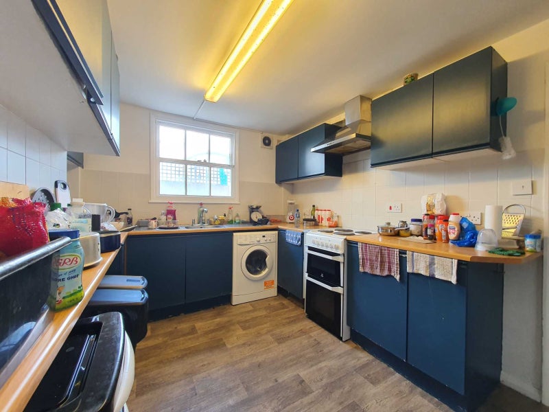 Room Caversham Road in Reading