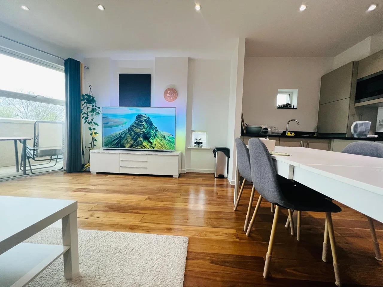 Flat Valentina Avenue in Greater London