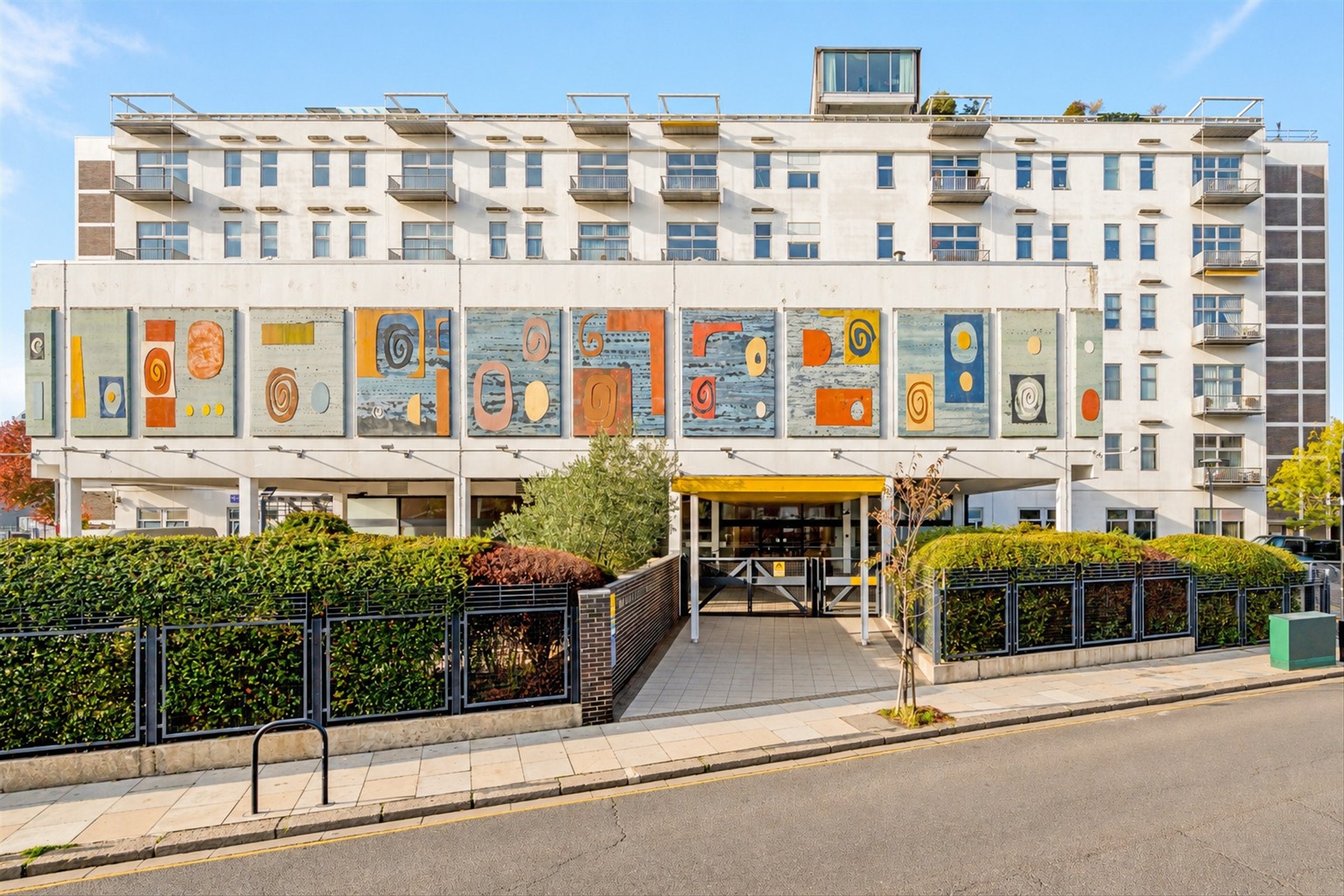 Flat Carnwath Road in Greater London