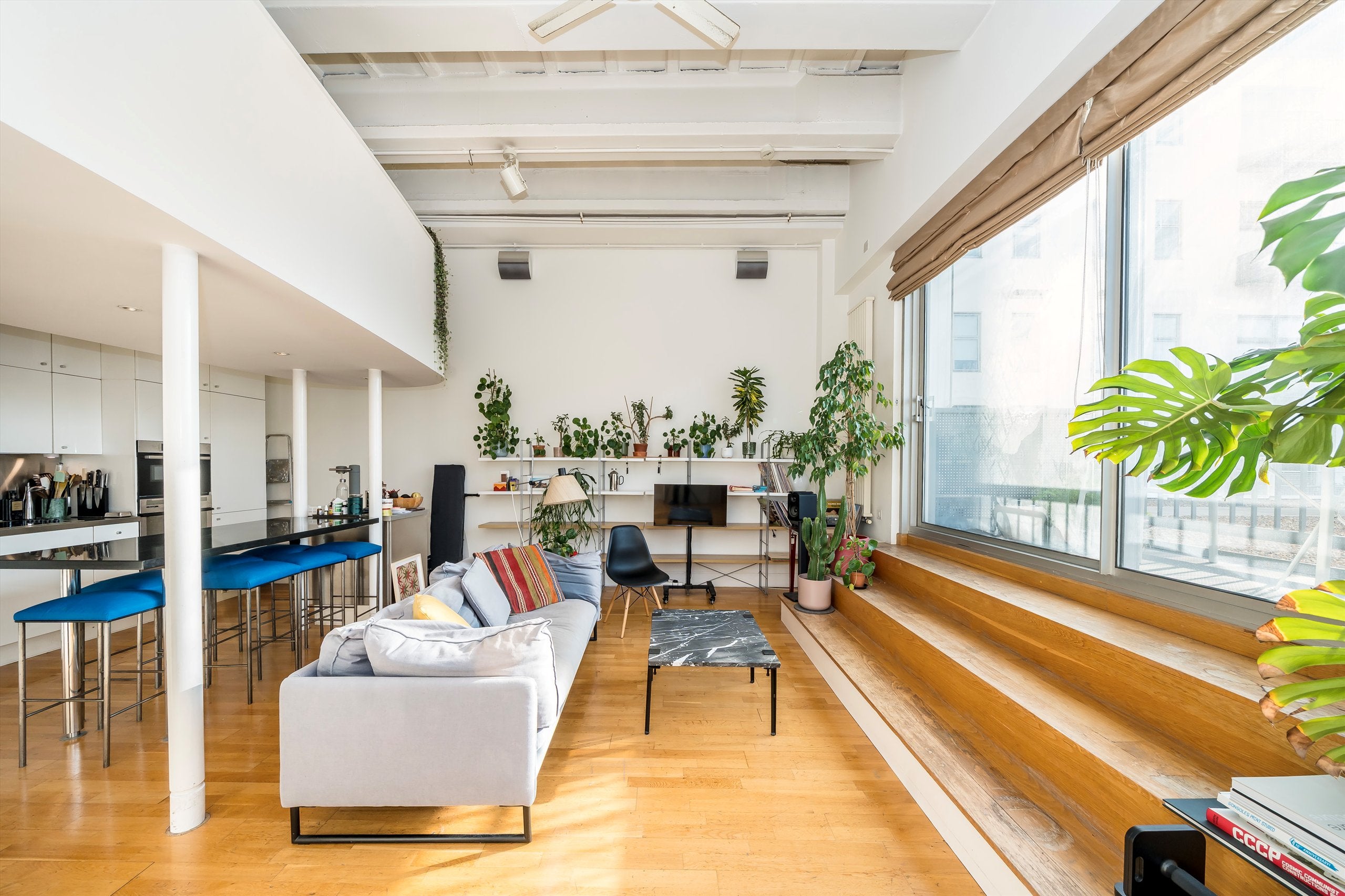 Flat Carnwath Road in Greater London