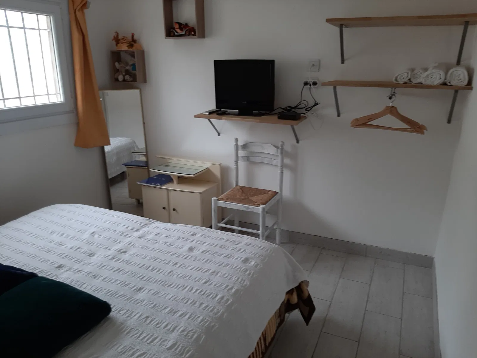 Room Route de Monbahus in Saint-Colomb-de-Lauzun
