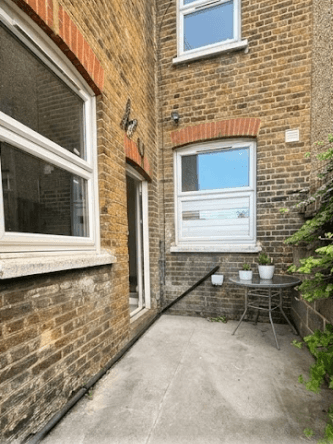 House Phoenix Cottages in London