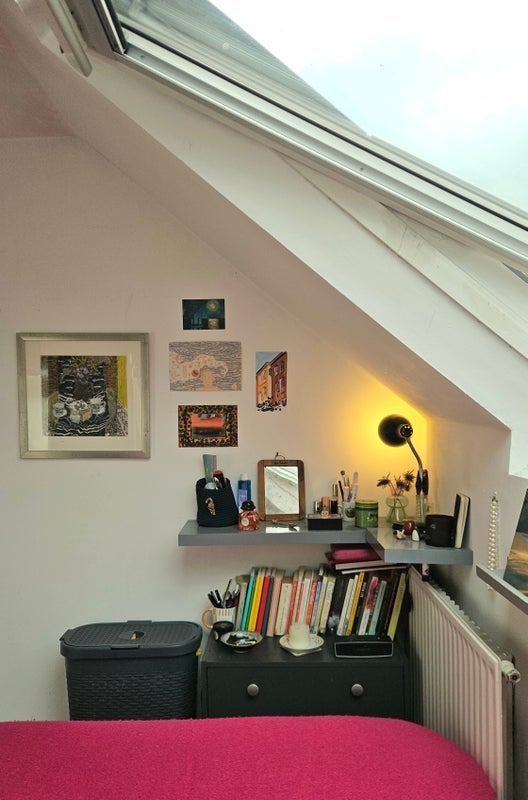 Room Crescent Road in Greater London
