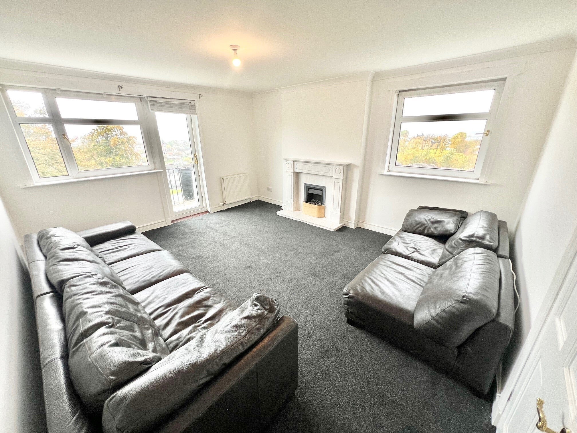 Flat Kirkriggs Avenue in Rutherglen