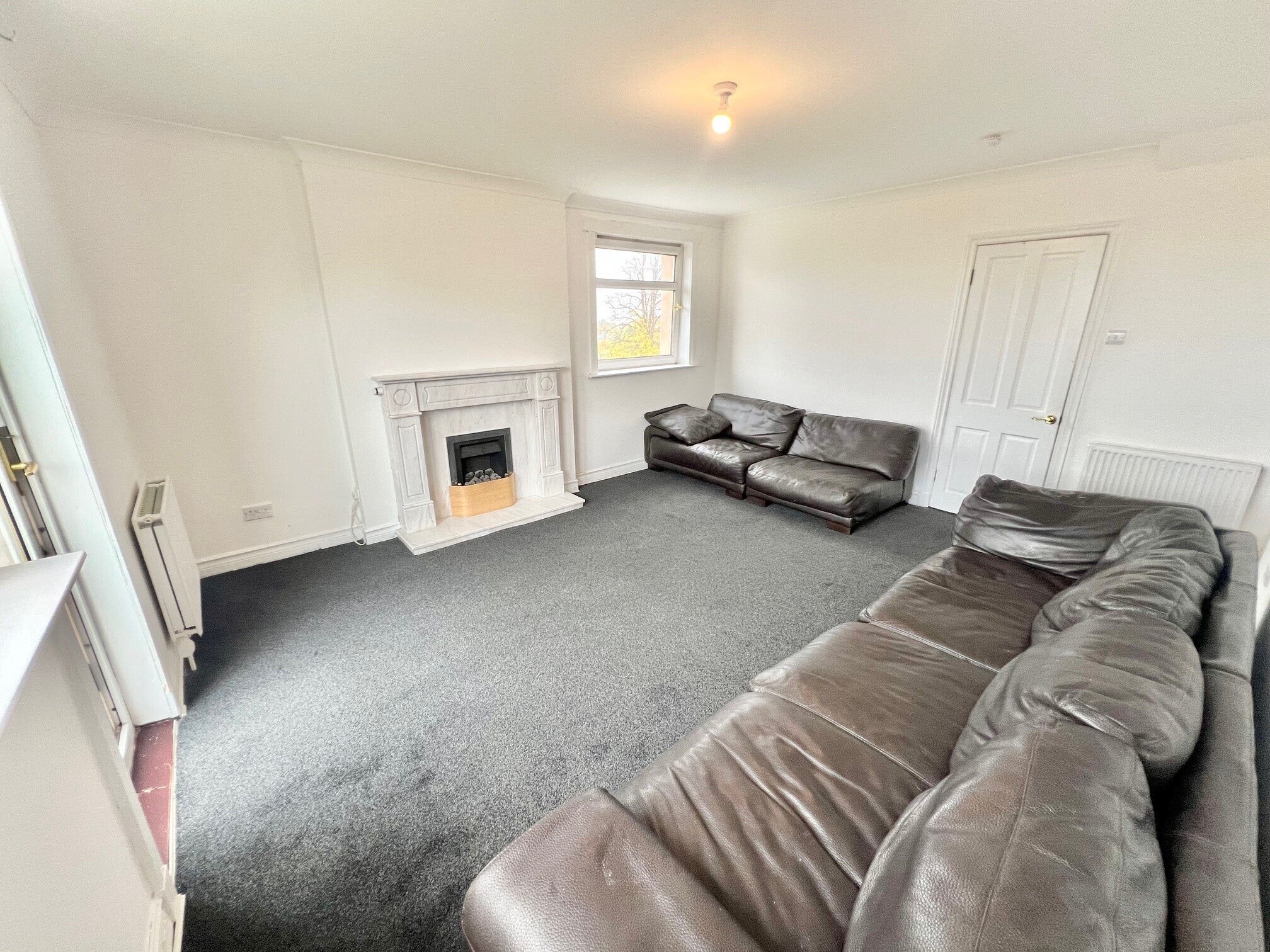 Flat Kirkriggs Avenue in Rutherglen