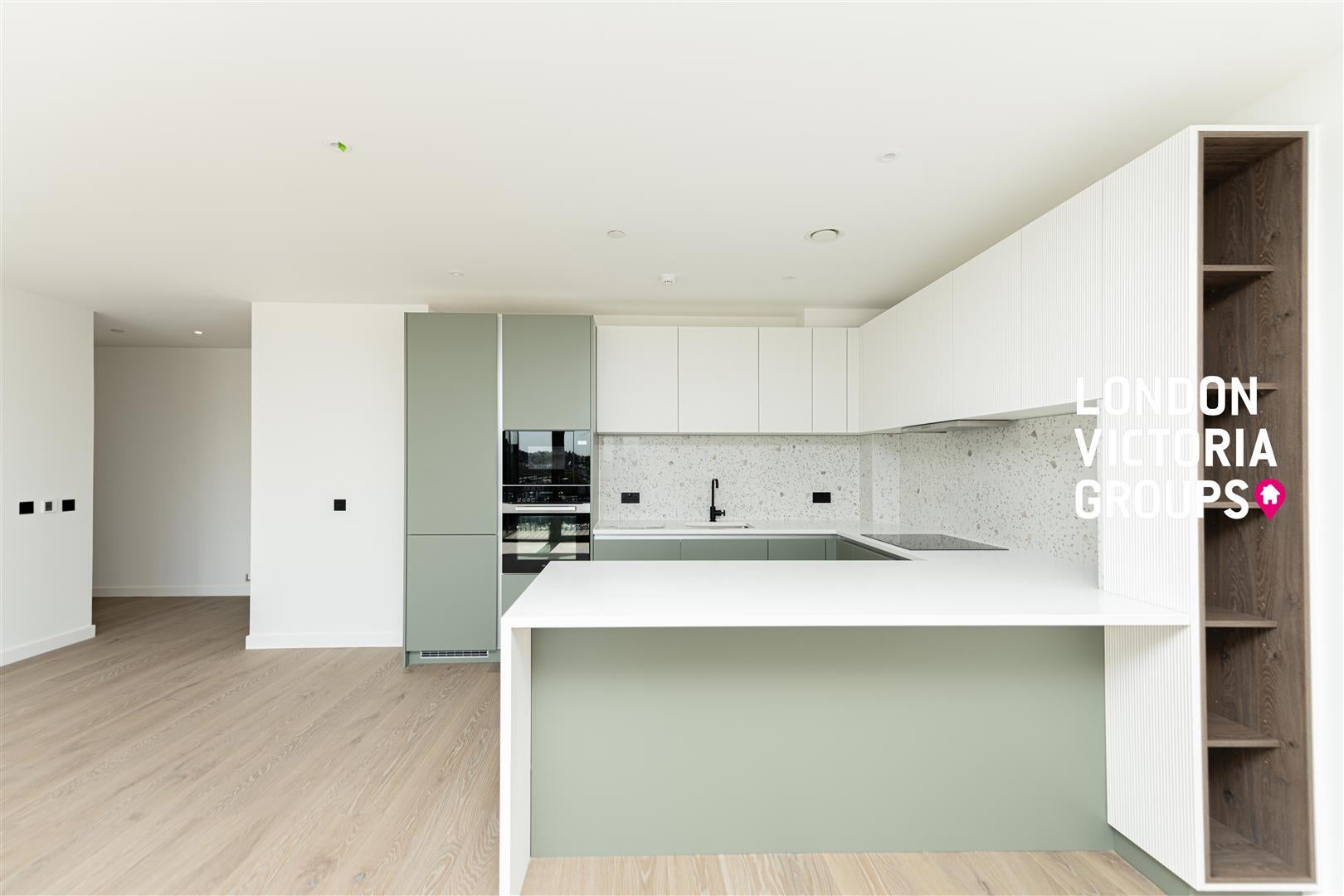 Flat Carnwath Road in Greater London