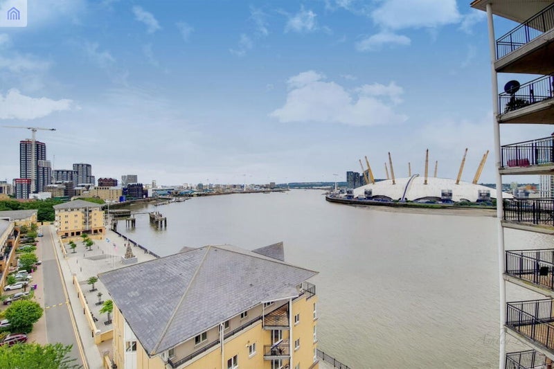 Flat Prime Meridian Walk in Greater London