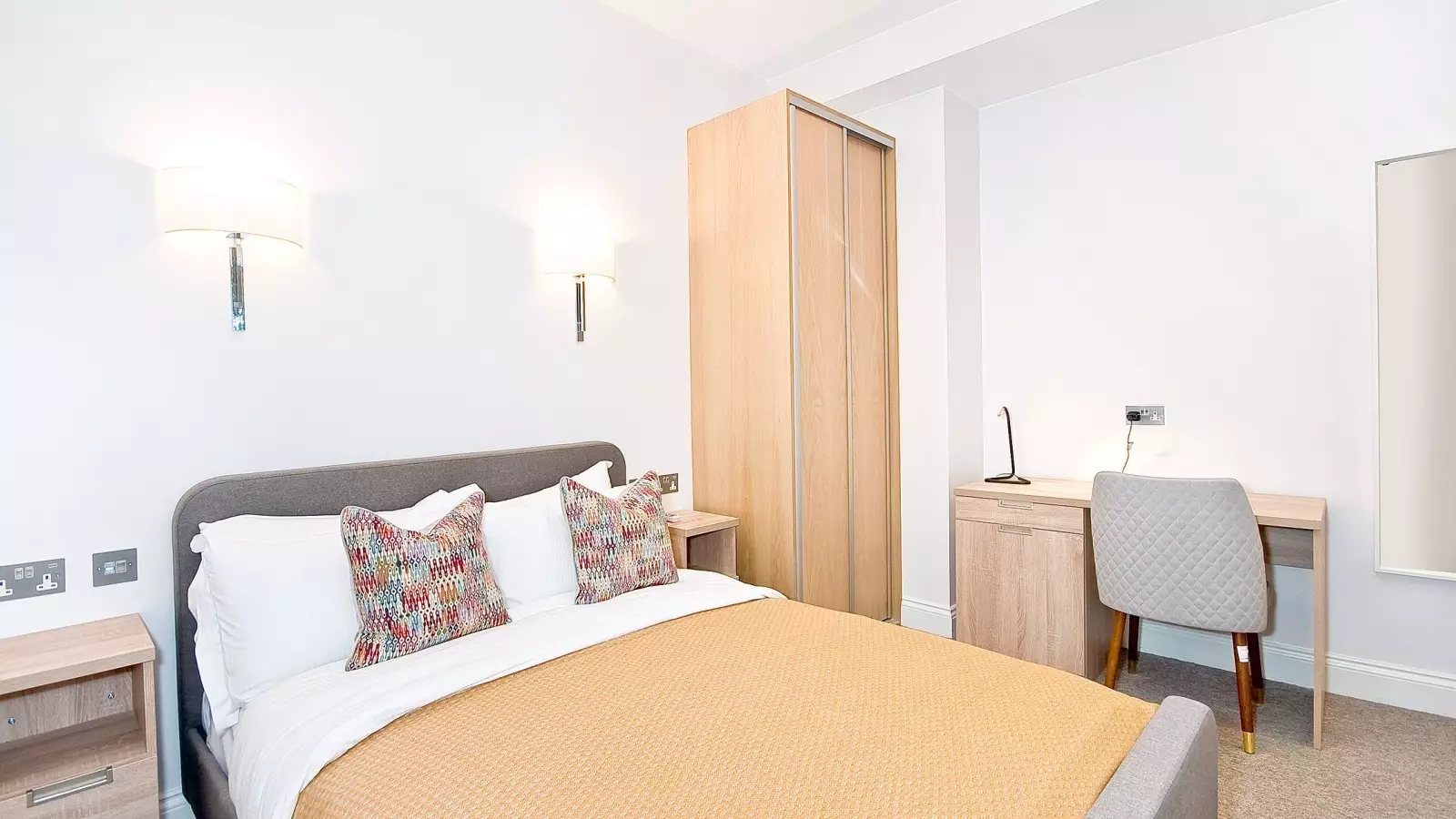 Flat Essex Street in City of Westminster