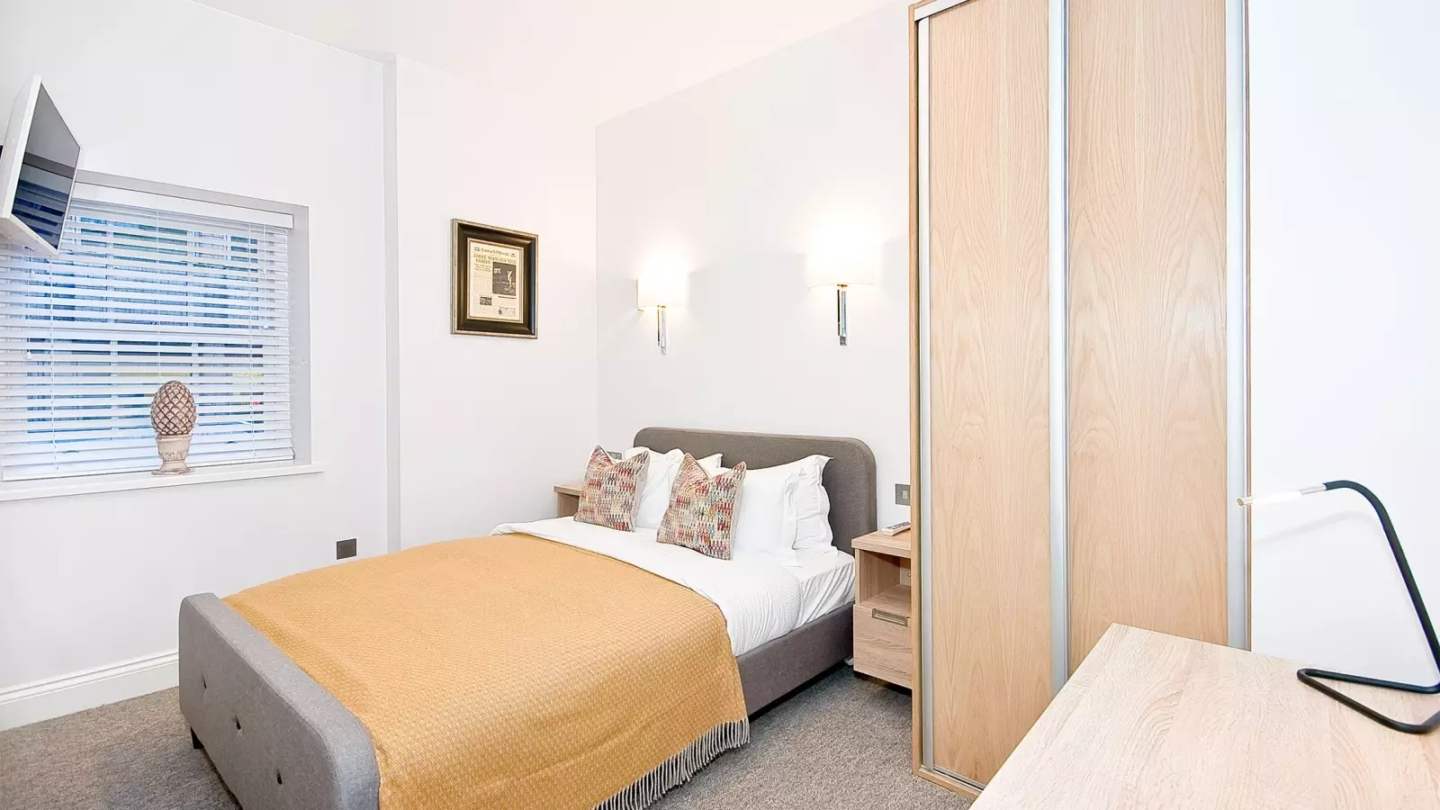 Flat Essex Street in City of Westminster