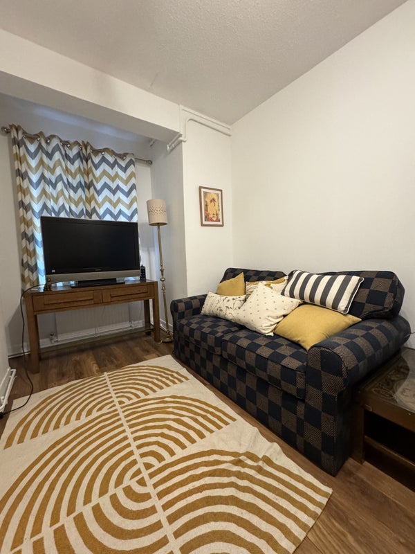 Flat Castle Place in Greater London