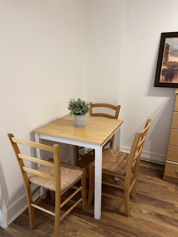 Flat Castle Place in Greater London