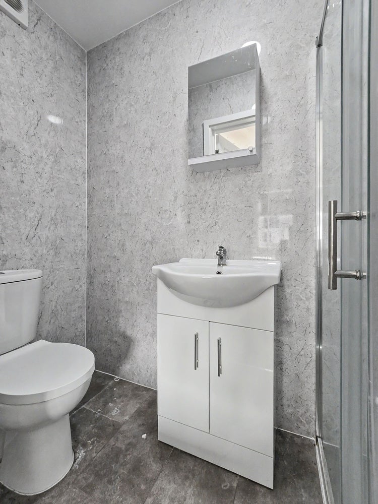 Room Cardiff Road in Watford