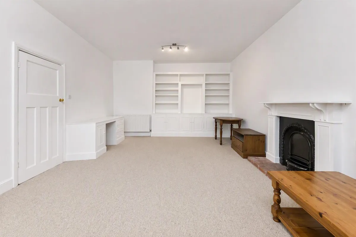 Flat Altenburg Gardens in Greater London
