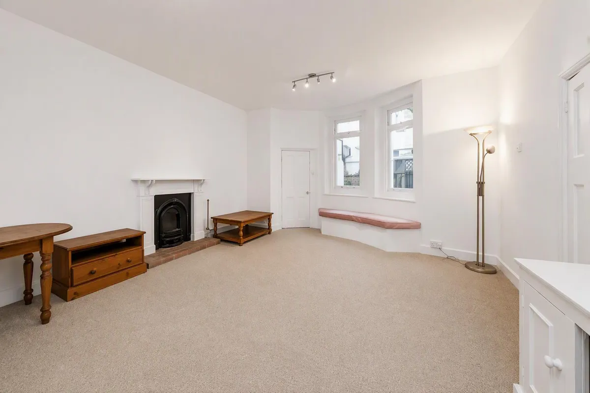 Flat Altenburg Gardens in Greater London