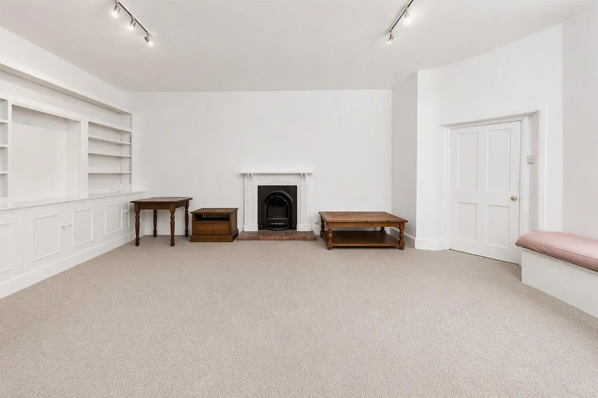 Flat Altenburg Gardens in Greater London